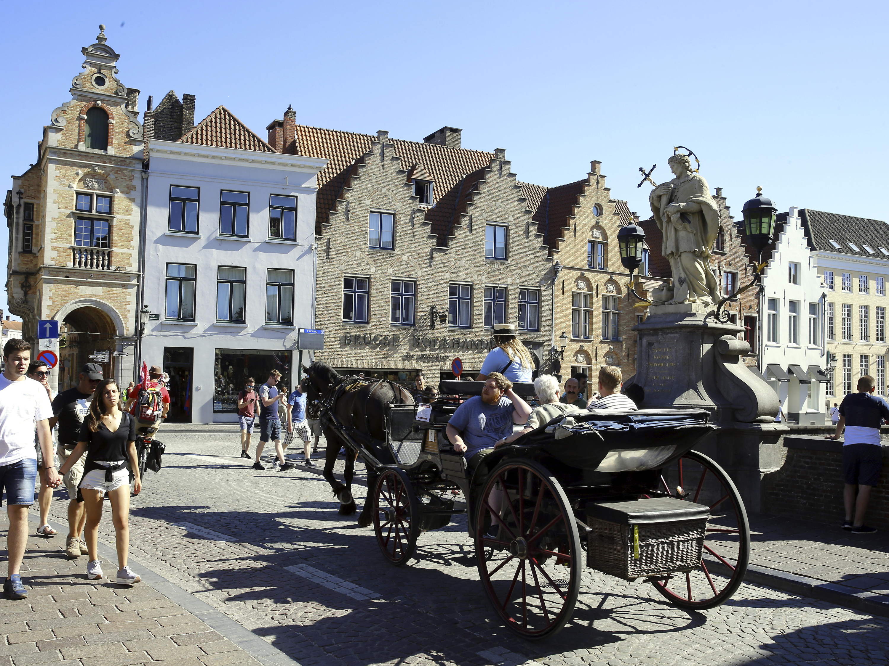 Bruges urges tourists to stop stealing cobblestones