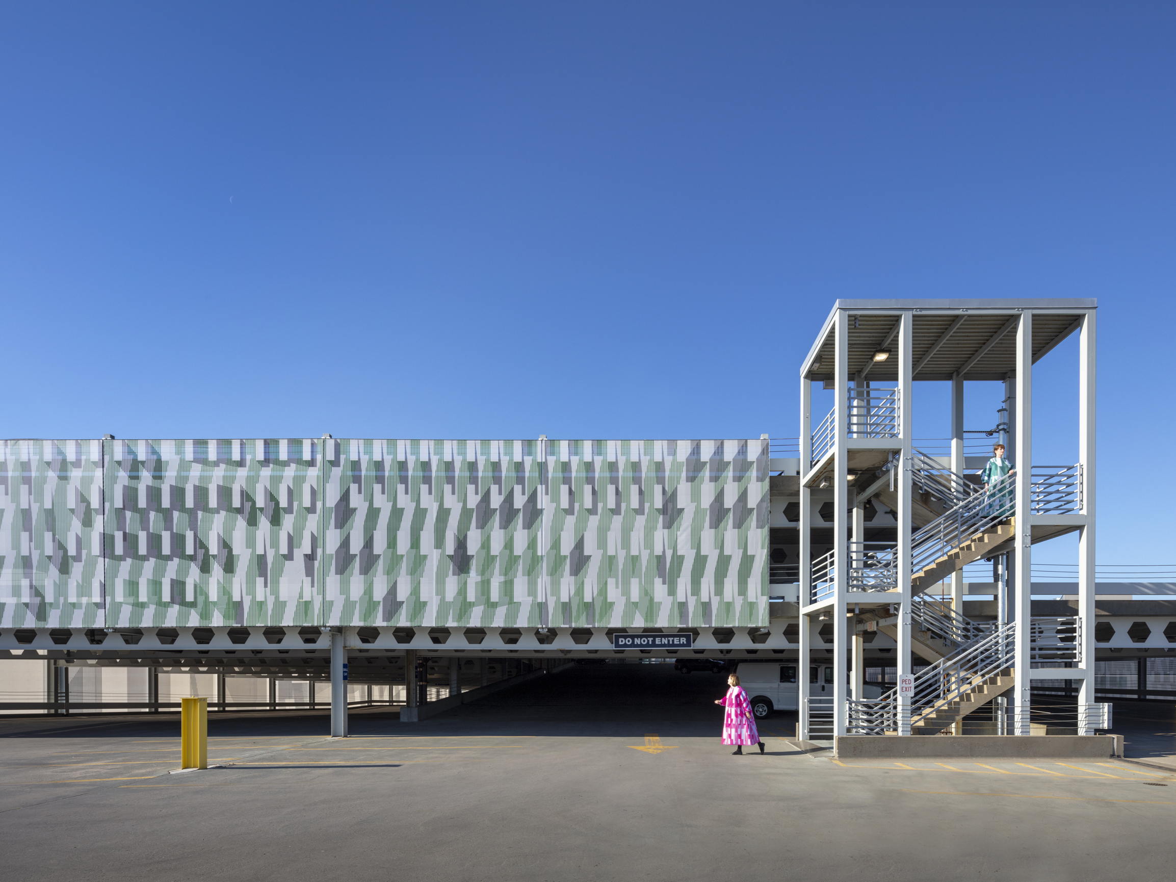 French 2D Designs Graphic Facade for Kendall Square Garage