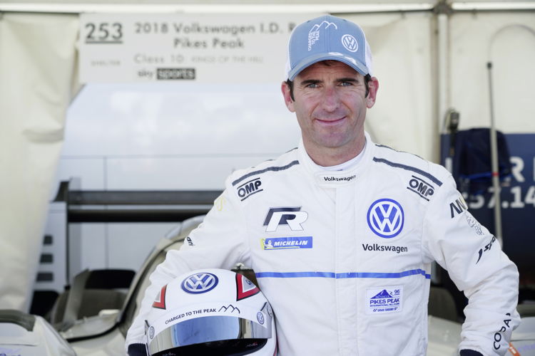 “Tracción igual que sobre el asfalto” – el piloto de Volkswagen, Romain Dumas espera realizar la carrera sobre hielo con neumáticos con púas.