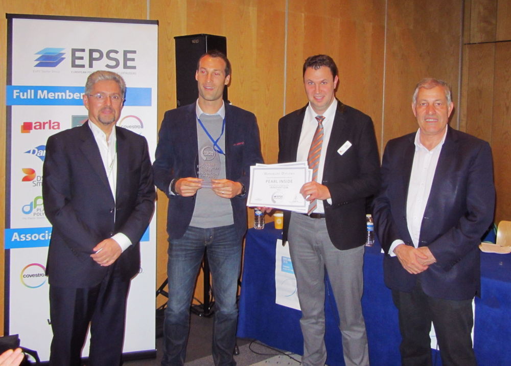 Winning team in the innovation category. From the left: F. Midy (Jury President), L. Grégoire (SIH), J. Toque (DS Smith Plastics), H. Goldman (EPSE President)