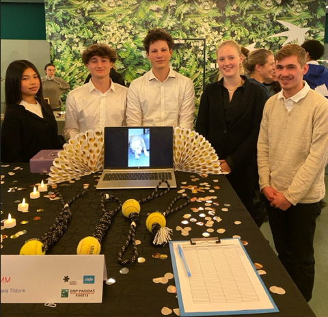 Mini-onderneming KLAMM uit Tildonk won de circulaire award voor het maken van hondenspeeltjes met gerecycleerd materiaal. Mini-onderneming KLAMM uit Tildonk won de circulaire award voor het maken van hondenspeeltjes met gerecycleerd materiaal.