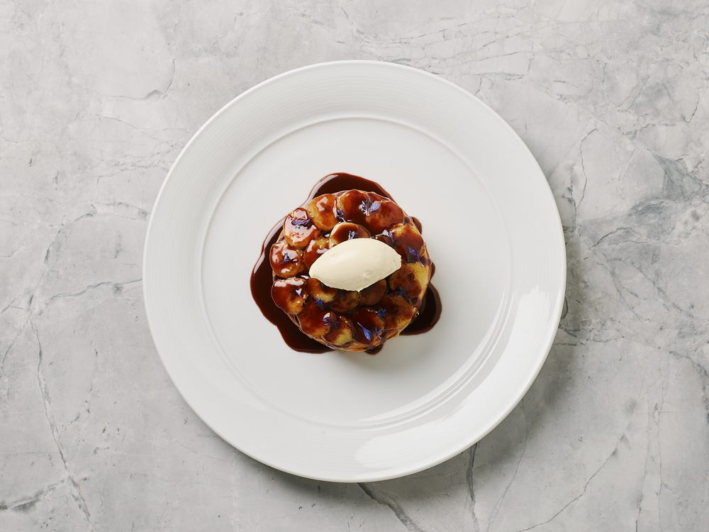 Brown butter pancakes, caramelised banana, smoked chocolate fudge sauce_Photo credit Kris Paulsen 