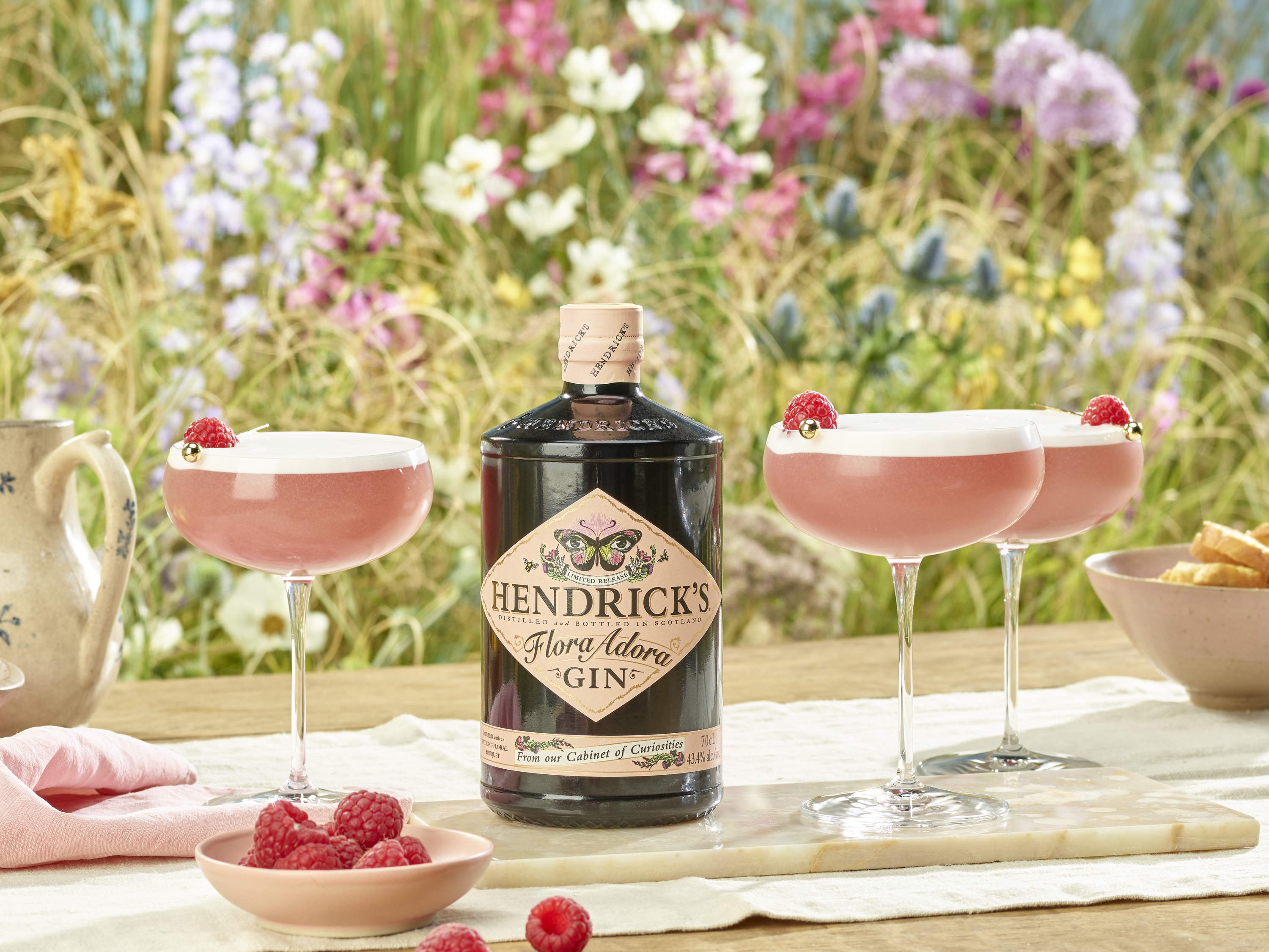 HENDRICK’S FLORA ADORA : UN BOURDONNEMENT DE PLAISIR FLORAL INTERDIT