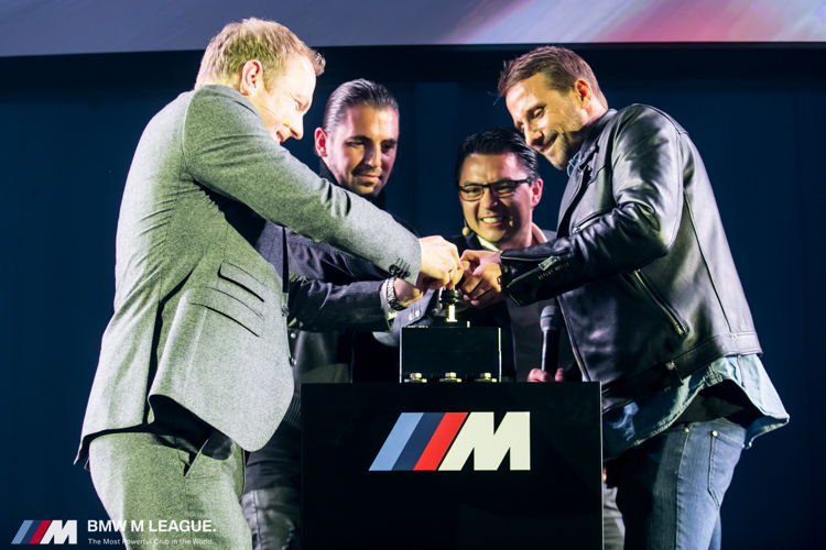 CEO van BMW Group Belux Peter Henrich, Dimitri Vegas, BMW M Marketing Directeur Lothar Schupet en Matthias Schoenaerts
