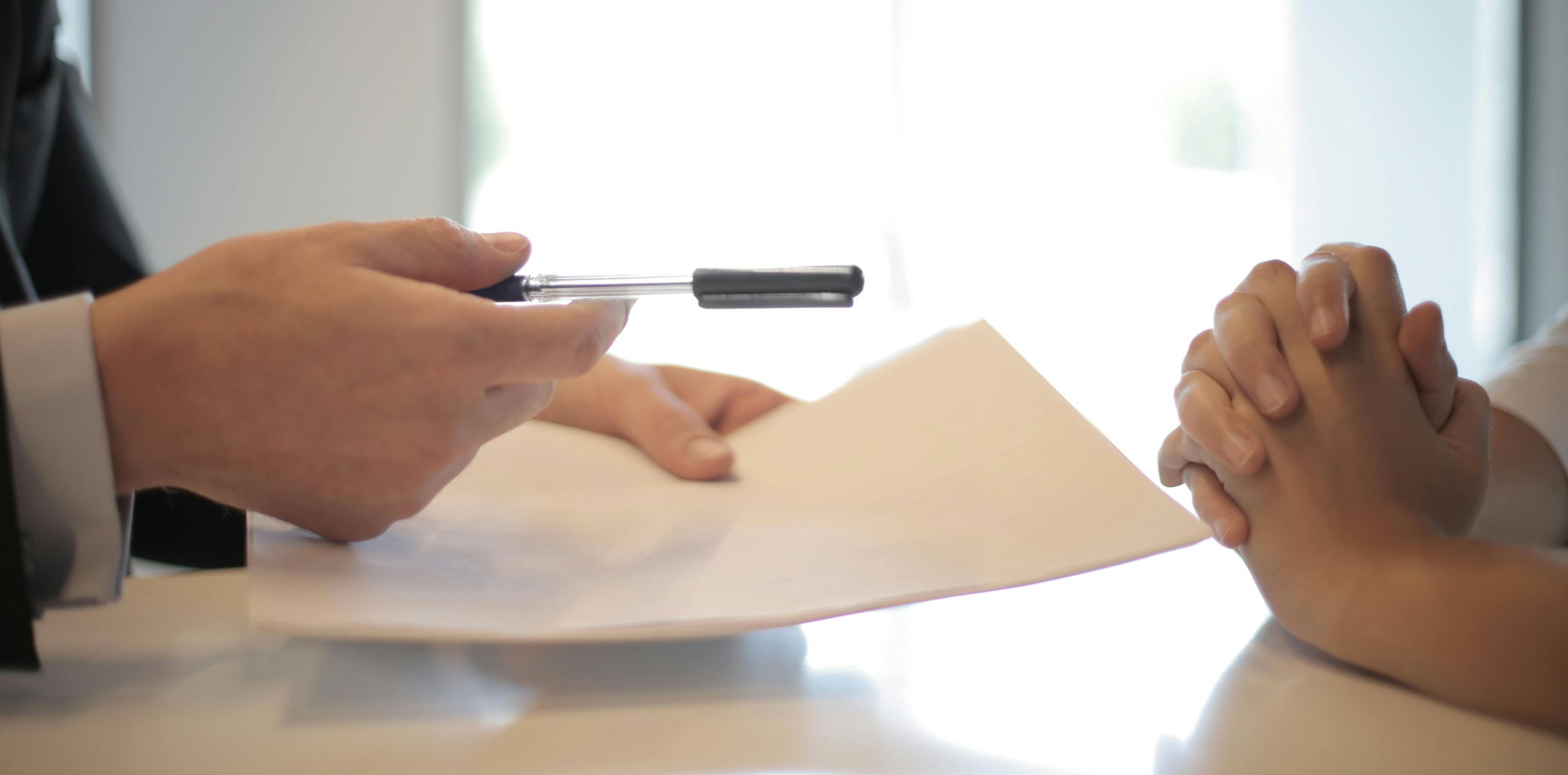 Afkoelende arbeidsmarkt treft jongste werknemers het hardst: minder onbepaalde duurcontracten, meer ontslagen 