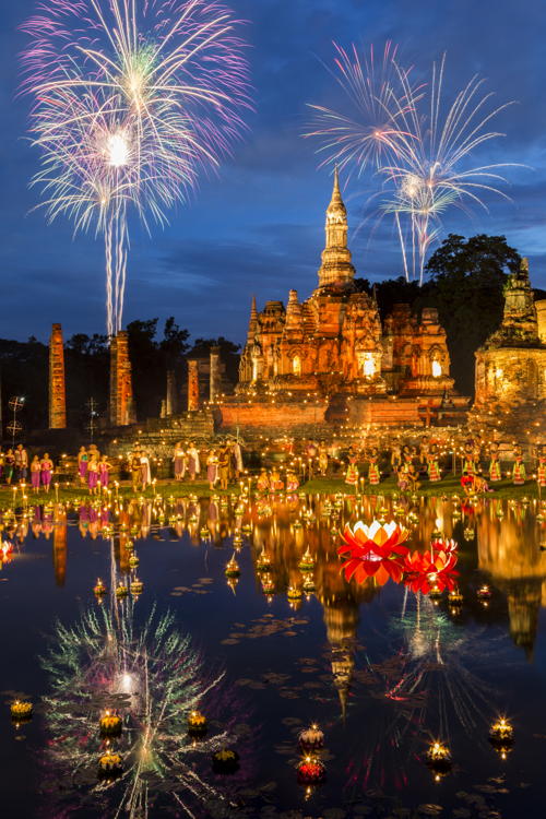 Sukhothai-Wat Mahathat-Loi Krathong Festival
