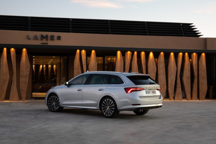 The new ŠKODA OCTAVIA has raised the bar in terms of safety in its class. Some assistance systems in the new edition of the brand's bestseller are making their first appearance at ŠKODA, while others have been upgraded or offer an extended range of functions. The new ŠKODA OCTAVIA has raised the bar in terms of safety in its class. Some assistance systems in the new edition of the brand's bestseller are making their first appearance at ŠKODA, while others have been upgraded or offer an extended range of functions.