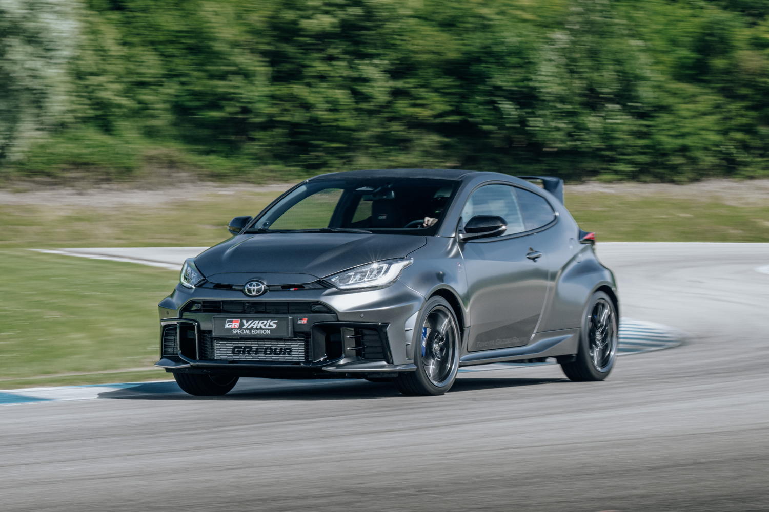2024_GR Yaris_Special Edition_Ogier_DPL_Dynamic__002