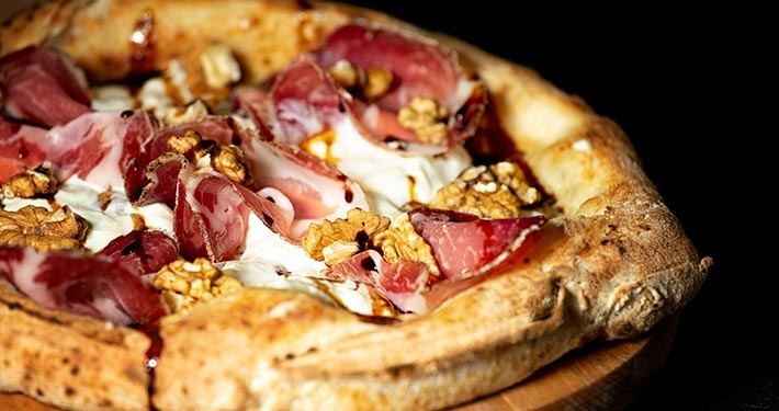 Guida Pizzerie d’Italia 2025 del Gambero Rosso: Levoni premia La Cruna del Lago con la menzione “Pizza e Territorio” 