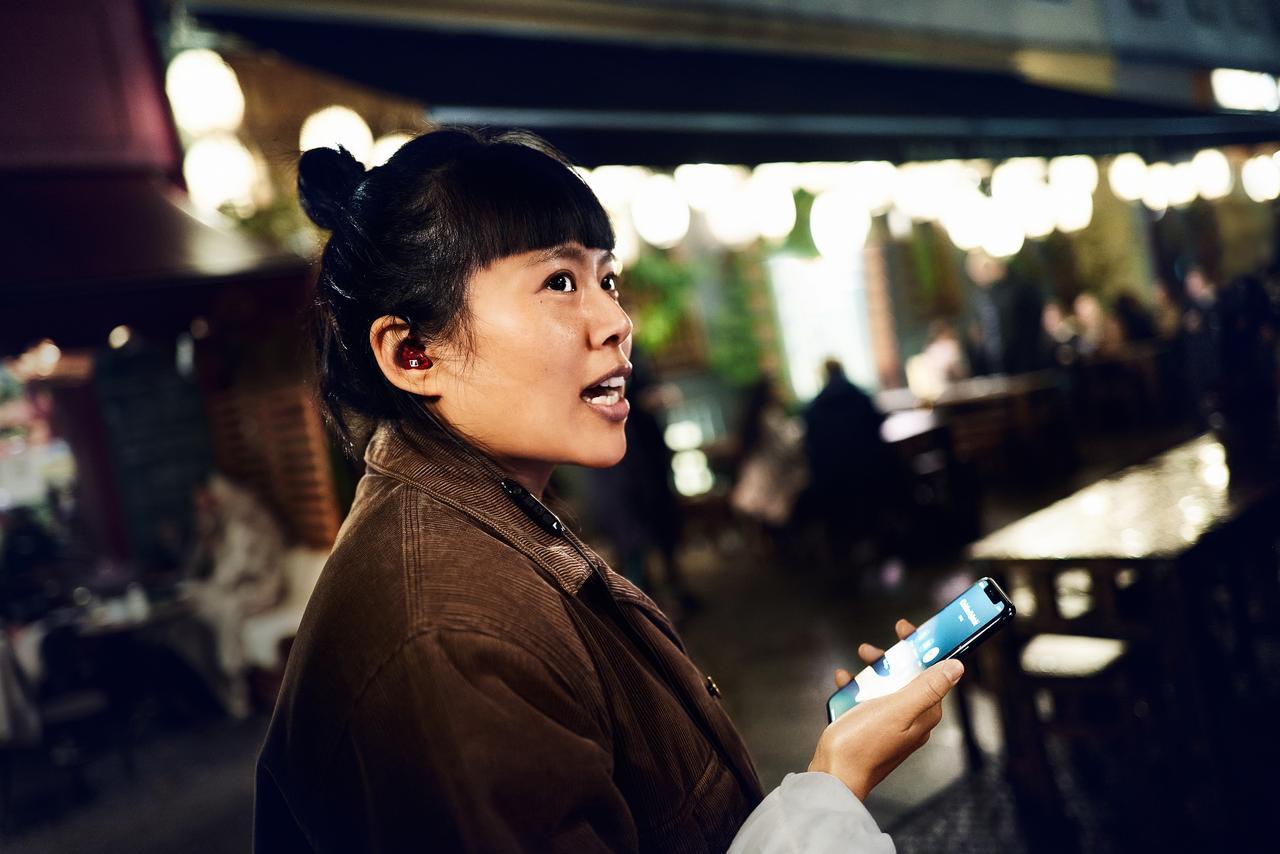 Ngoc Anh Nguyen is een performer, songwriter en producer die zowel professioneel als privé op haar IE 100 PRO Wireless in-ears vertrouwt 