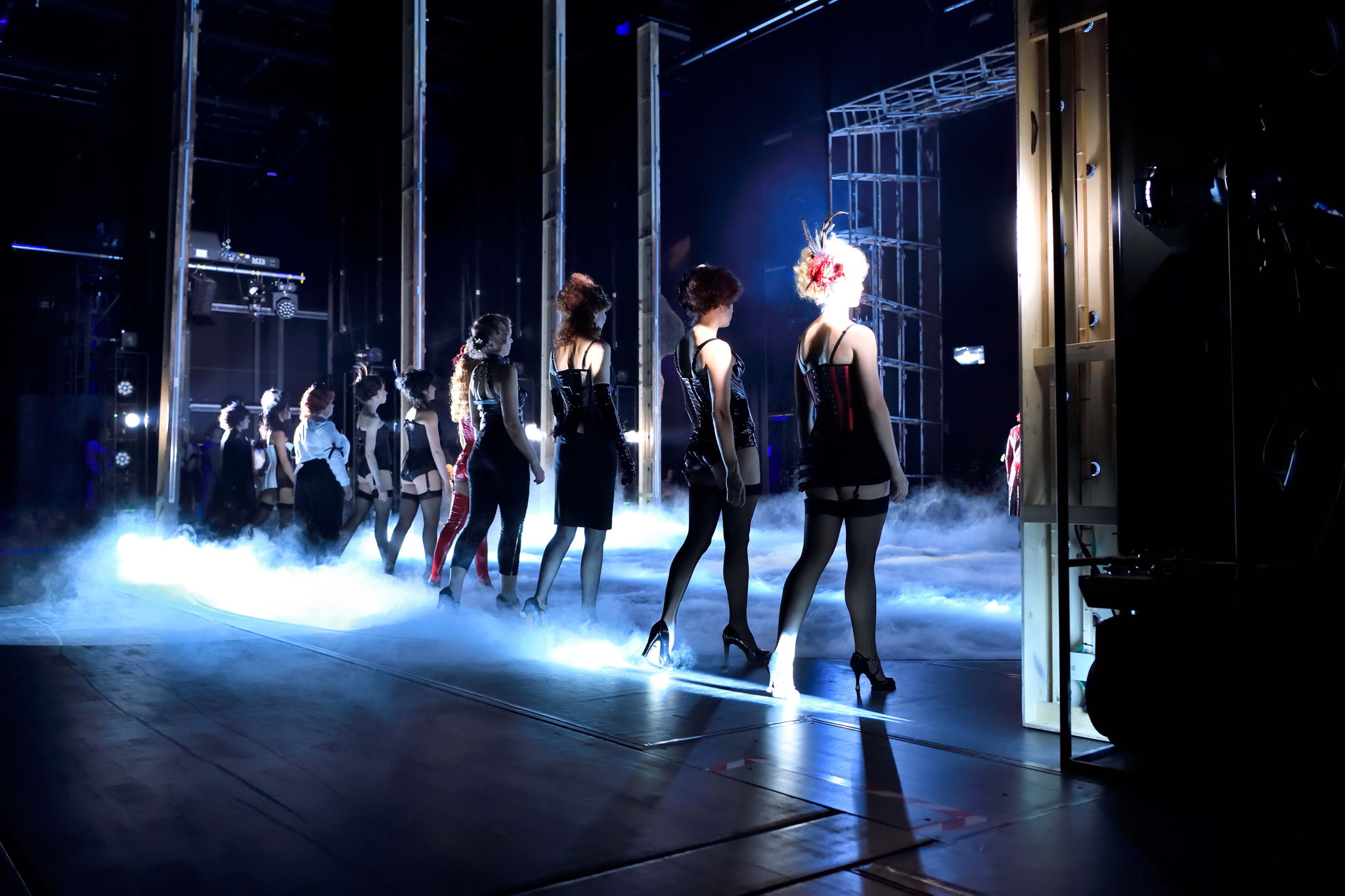The SK 6212 bodypack is easily hidden in the costume and so lightweight that artists will hardly notice it