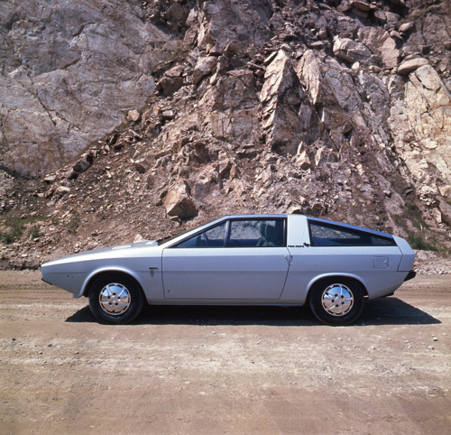 Hyundai e il leggendario designer Giorgetto Giugiaro collaborano per ricostruire il concept originale della Pony Coupé del 1974