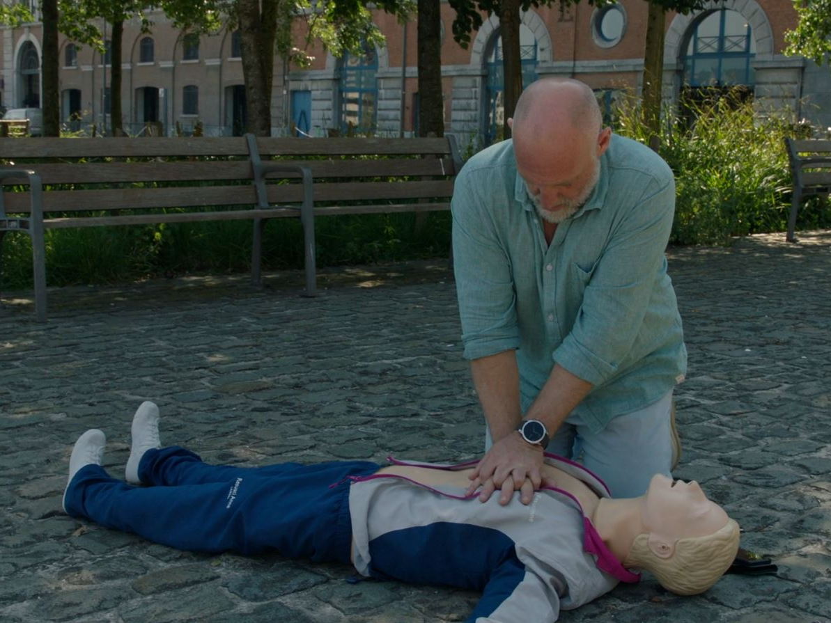 Factcheckers: Is er een levensbedreigend probleem met het systeem van AED’s in ons land? 
