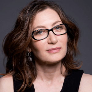 With humor, insight, and charm, Annabelle Gurwitch shares her lung cancer journey on the Hope With Answers: Living With Lung Cancer Podcast