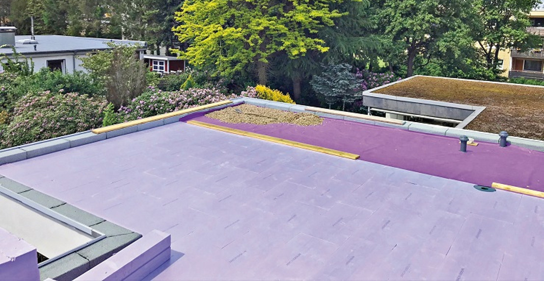 Rénover efficacement et rapidement un toit plat – prêt pour le futur grâce à une toiture inversée