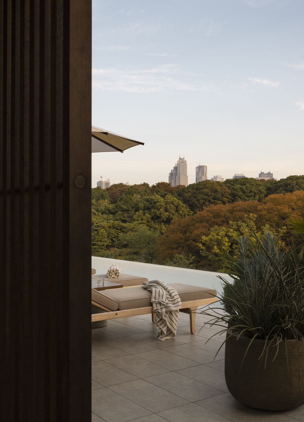 Pool Club, TRUNK(HOTEL) YOYOGI PARK _ Image courtesy of TRUNK and Jonas Bjerre-Poulsen
