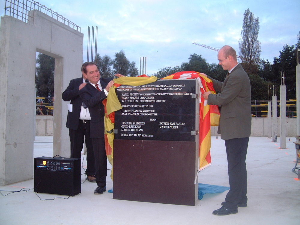 De eerste steen wordt gelegd in 2002.