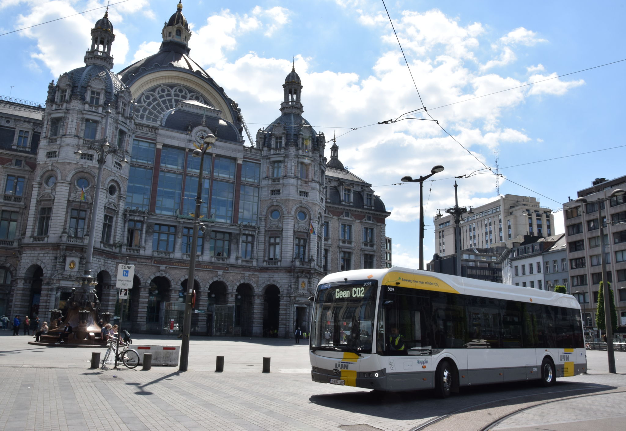 De Lijn neemt eerste e-bussen van BYD Europe in dienst vanuit stelplaats Mortsel