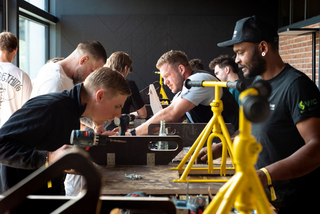 Handwerksinfluencer bauen Karts für HEROrace auf HERO AI Launchevent