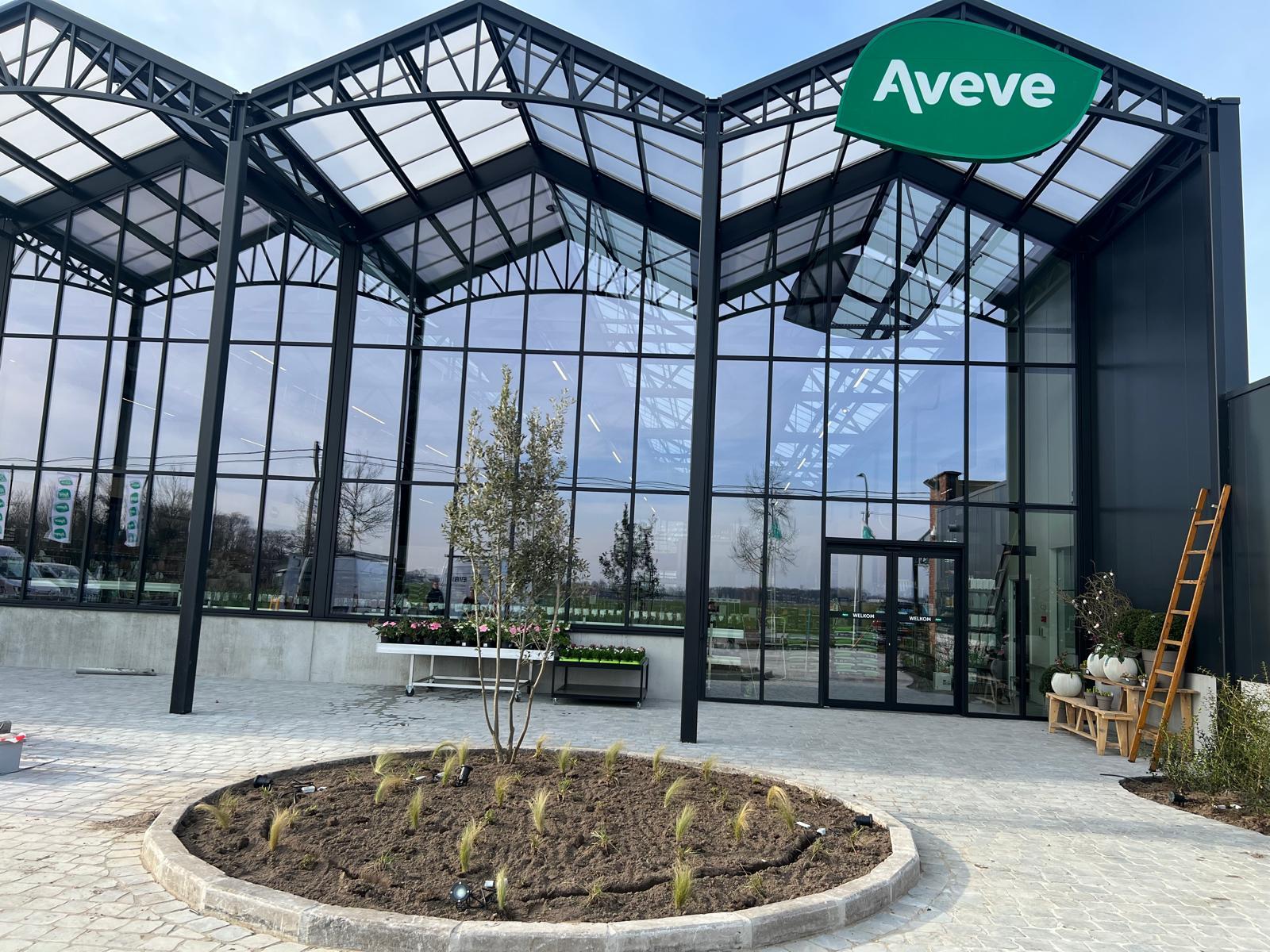 Volledig vernieuwde en uitgebreide Aveve-winkel in Sint-Lenaarts 