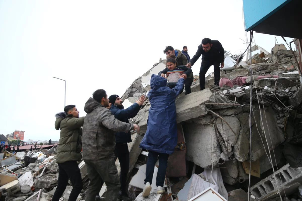 Wake met stiltemoment voor de slachtoffers van de aardbevingen in Syrië en Turkije