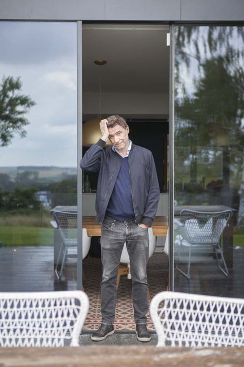 Erik Van Looy in Het huis (c) VRT / Polle Van Rooy