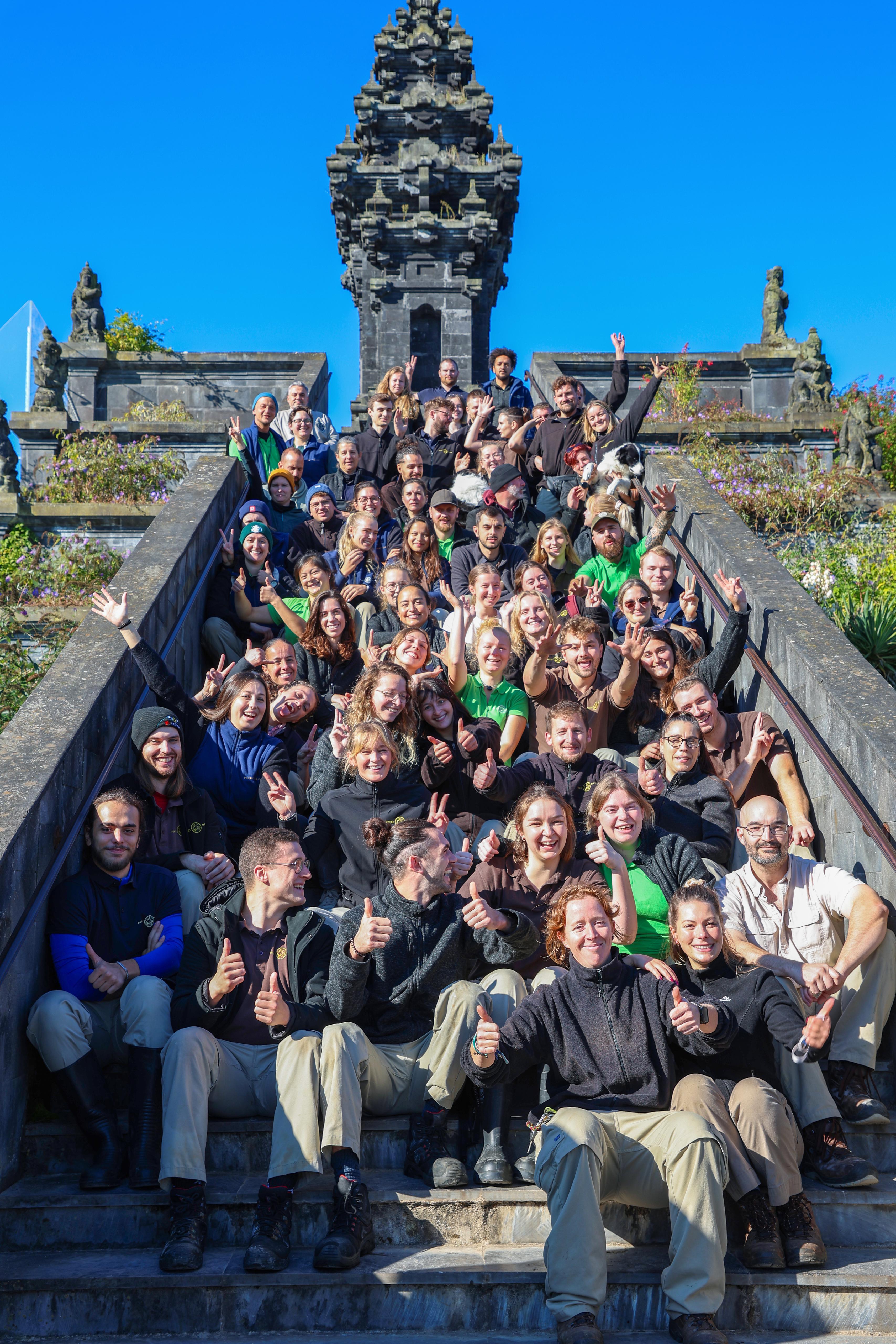 Het team dierenverzorgers van Pairi Daiza op 04.10.2024