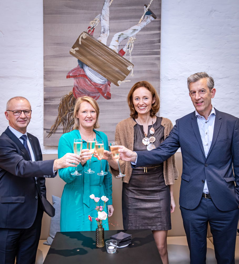De CEO's van UZ Leuven (prof. dr. Wim Robberecht), AZ Diest (mevr. Ilse Van Asbroeck), Heilig Hart Leuven (mevr. Katrien Van Gerven) en Heilig Hart Tienen (dr. Hans Struyven) De CEO's van UZ Leuven (prof. dr. Wim Robberecht), AZ Diest (mevr. Ilse Van Asbroeck), Heilig Hart Leuven (mevr. Katrien Van Gerven) en Heilig Hart Tienen (dr. Hans Struyven)