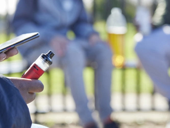 Gezondheidsorganisaties trekken aan de alarmbel: dringend bijkomende maatregelen nodig om onze jongeren te beschermen tegen de opmars van de e-sigaret