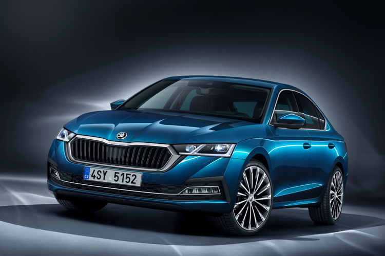 A jury of around 40 international experts has given the
ŠKODA OCTAVIA its third Red Dot Award in the
Product Design category. It previously won the award in
2006 and 2017