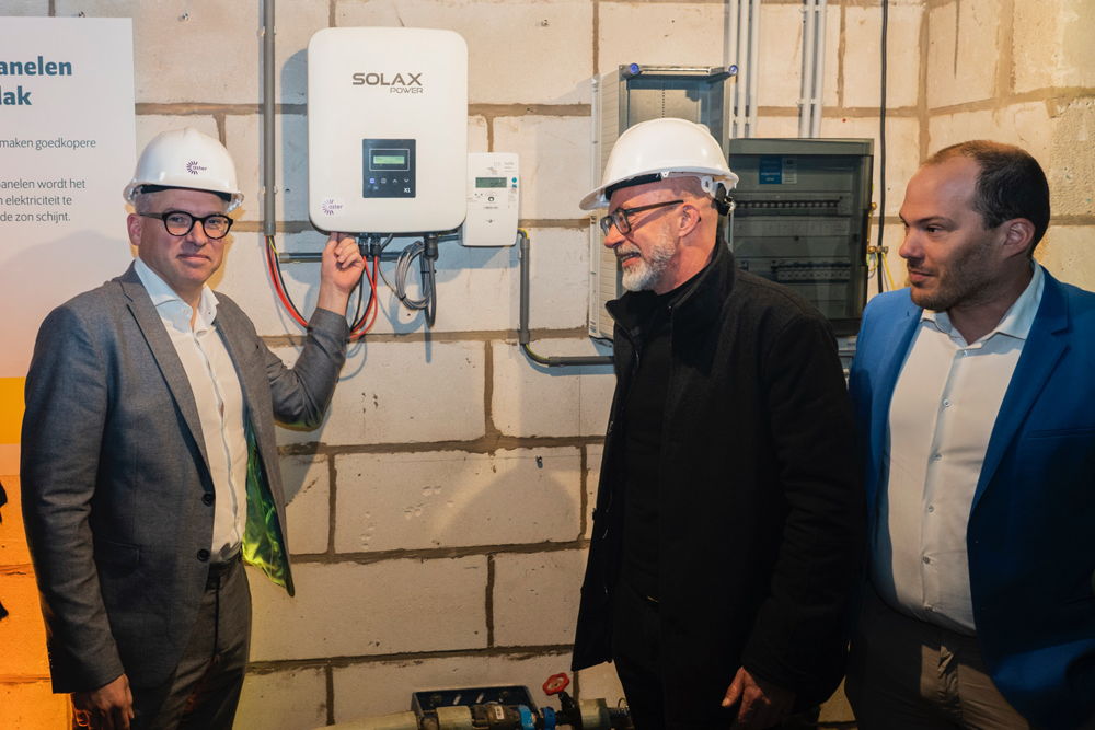 Minister Matthias Diependaele, Sven Van Elst, Algemeen Directeurvan ASTER en Maarten Michielssens, CEO van EnergyVision © EnergyVision