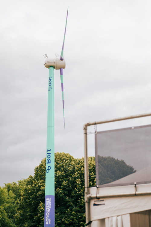 Eolienne mobile à Ronquières Festival 2024 ©Stein Van der Looij