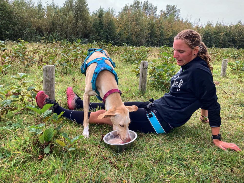 Atlete Ineke de Riemaecker en haar "Kwispeltjes"