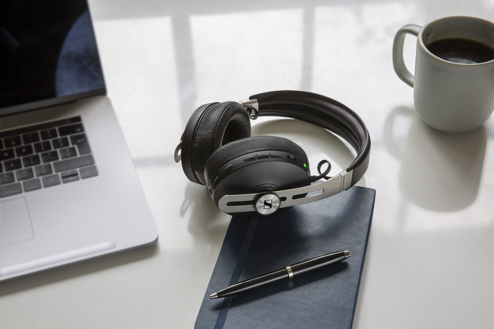 Superior sound, various smart features, Active Noise Cancellation and Transparent Hearing – the MOMENTUM Wireless enhances your podcast experience Superior sound, various smart features, Active Noise Cancellation and Transparent Hearing – the MOMENTUM Wireless enhances your podcast experience