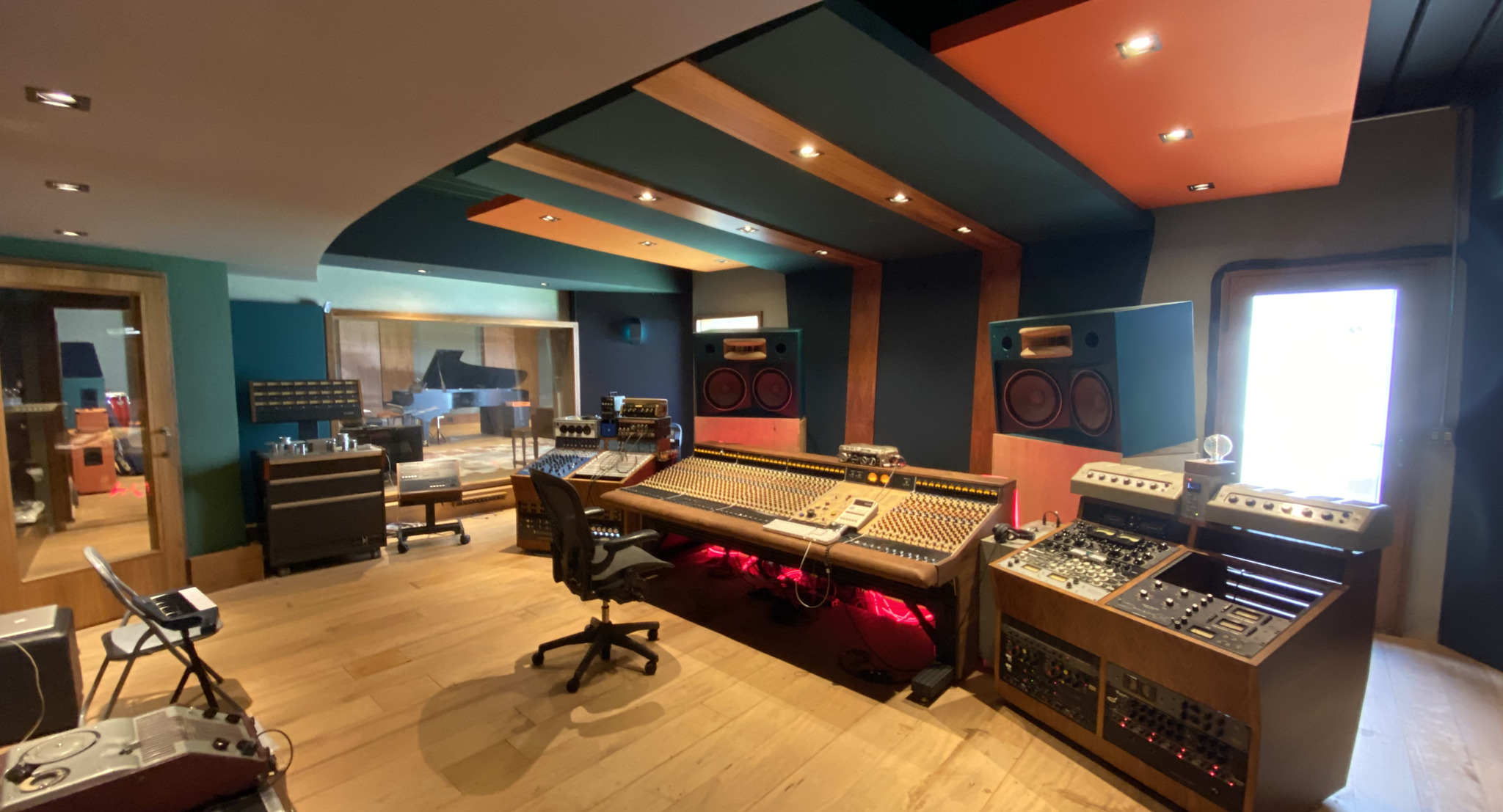 WSDG Brings Timeless Sound and Feel to New Doors – Vintage Keys Recording  Studio