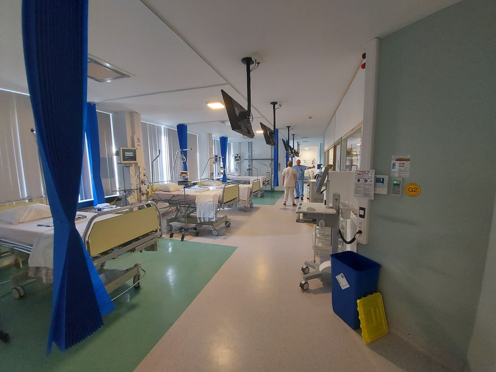 Nieuwe 'medium care' verpleegeenheid in UZ Brussel COVID-19-zone klaar voor ingebruikname om bedden op IZ beschikbaar te houden voor de meest kritische zorgen