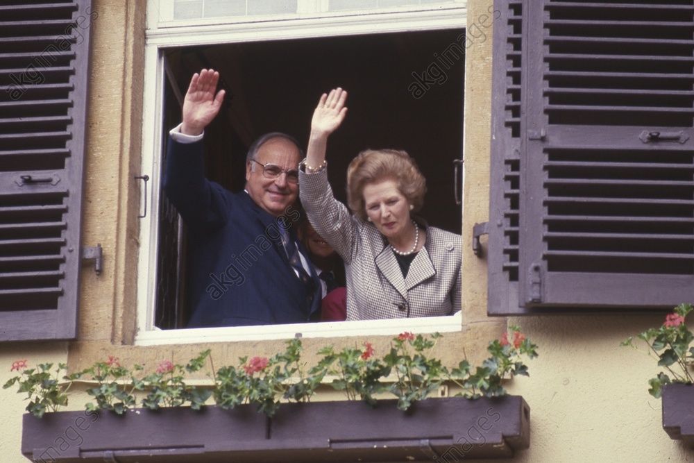 Margaret Thatcher and Helmut Kohl in Deidesheim, 1989. AKG377834 