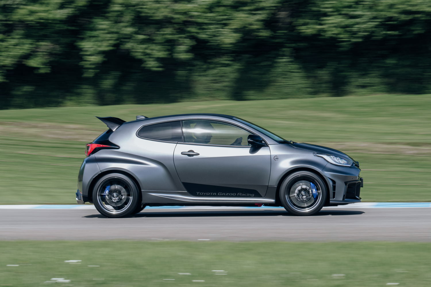 2024_GR Yaris_Special Edition_Ogier_DPL_Dynamic__001