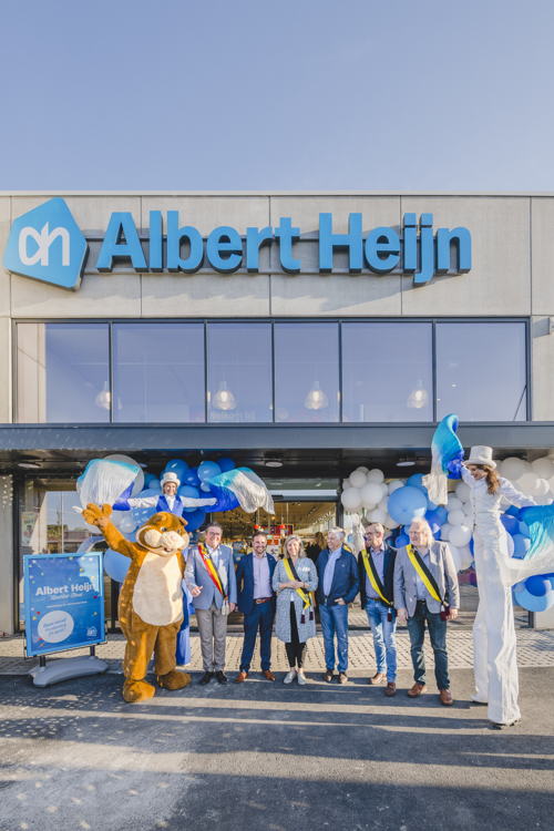 ondernemer Frank Horsten met de burgemeester en schepenen