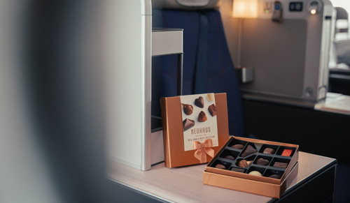 Brussels Airlines et Neuhaus réintroduisent les coffrets de chocolat belge