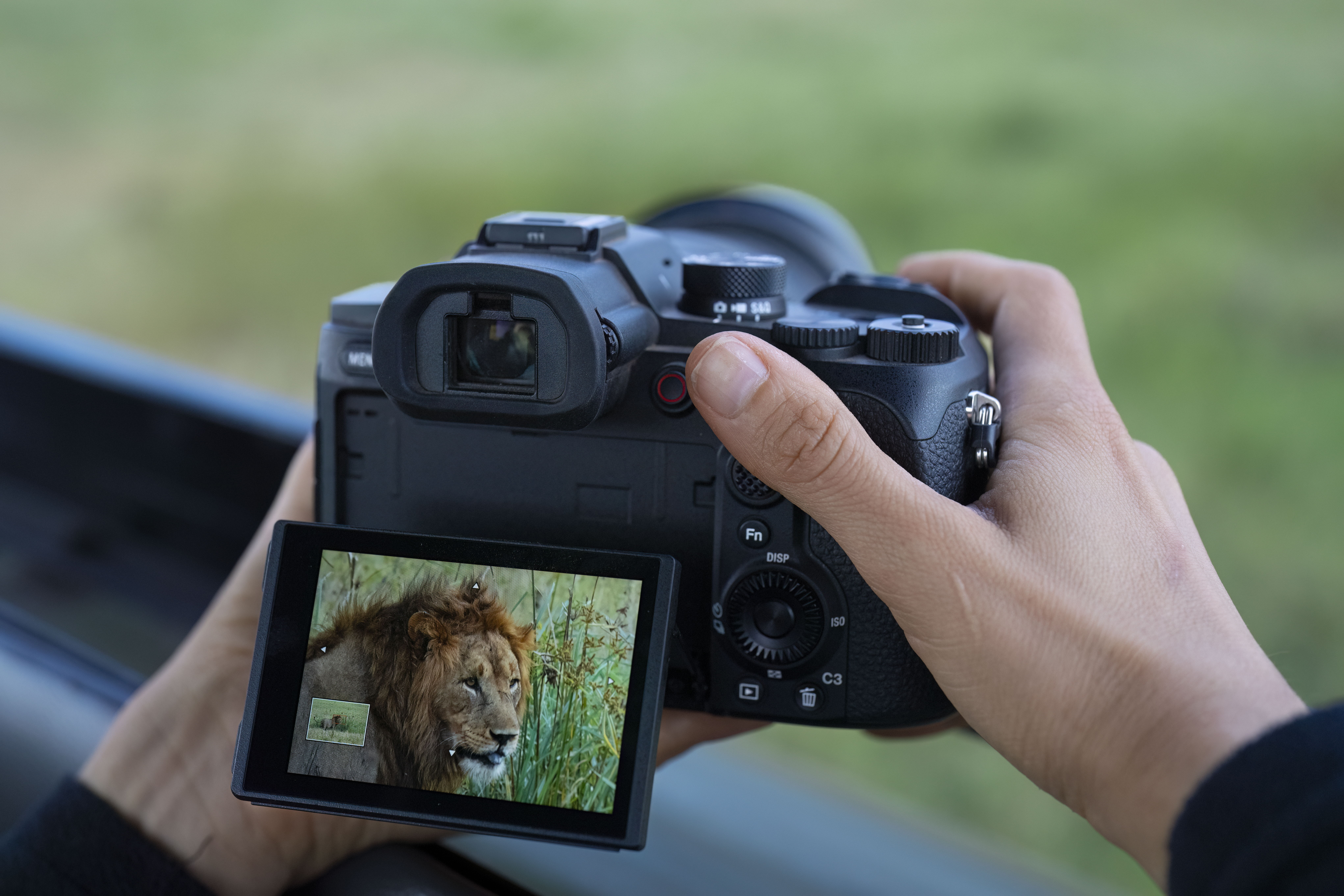 SONY RX10 V 官方户外使用场景图