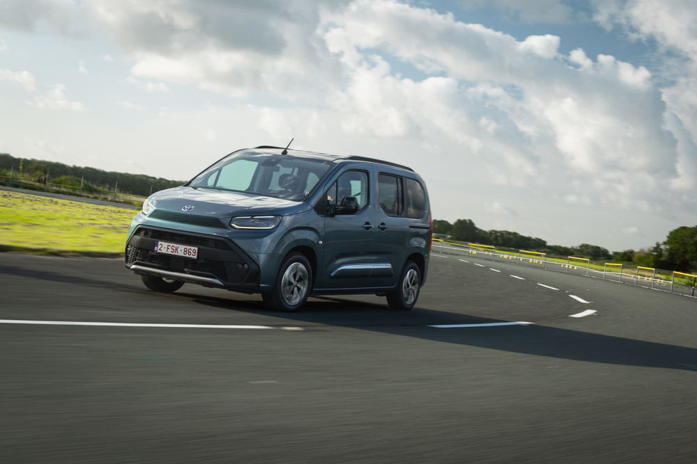 Toyota Proace City EV with background