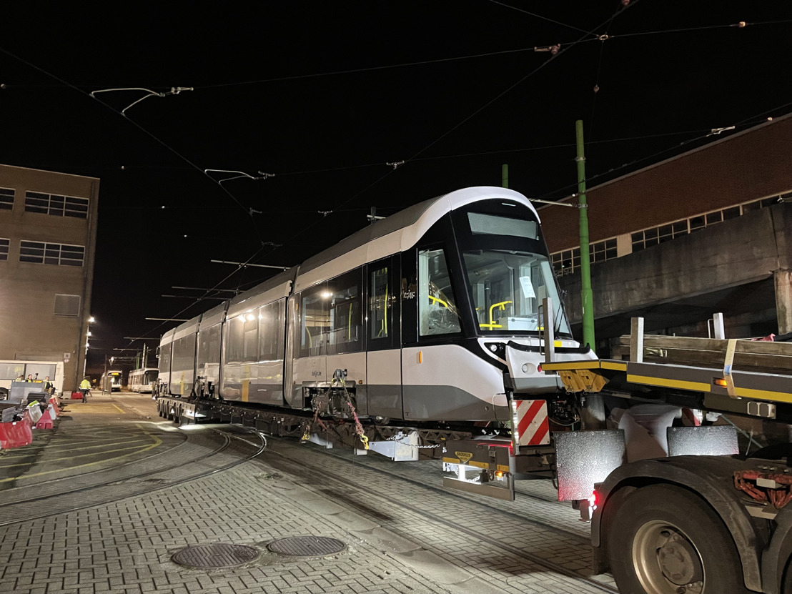 Eerste nieuwe tram in Antwerpen gearriveerd
