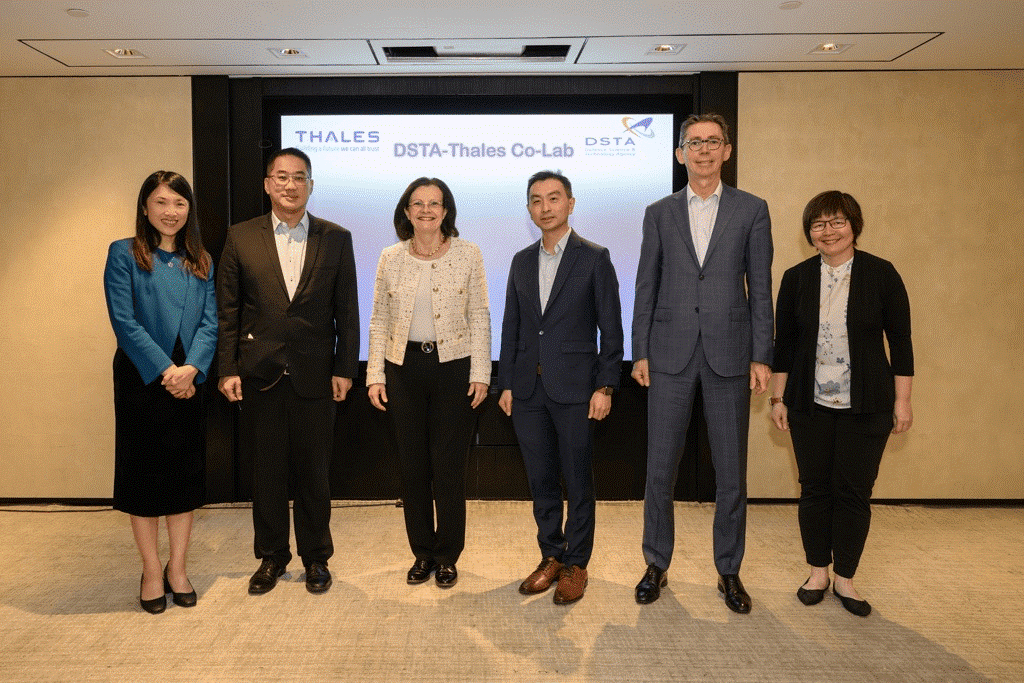 Representatives from DSTA and Thales - ©Thales