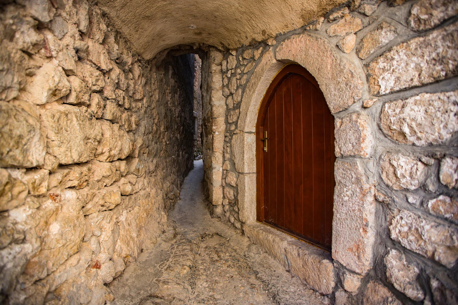 vrbnik-the-narrowest-street-in-the-world-optimized-for-web-ivo-biocina