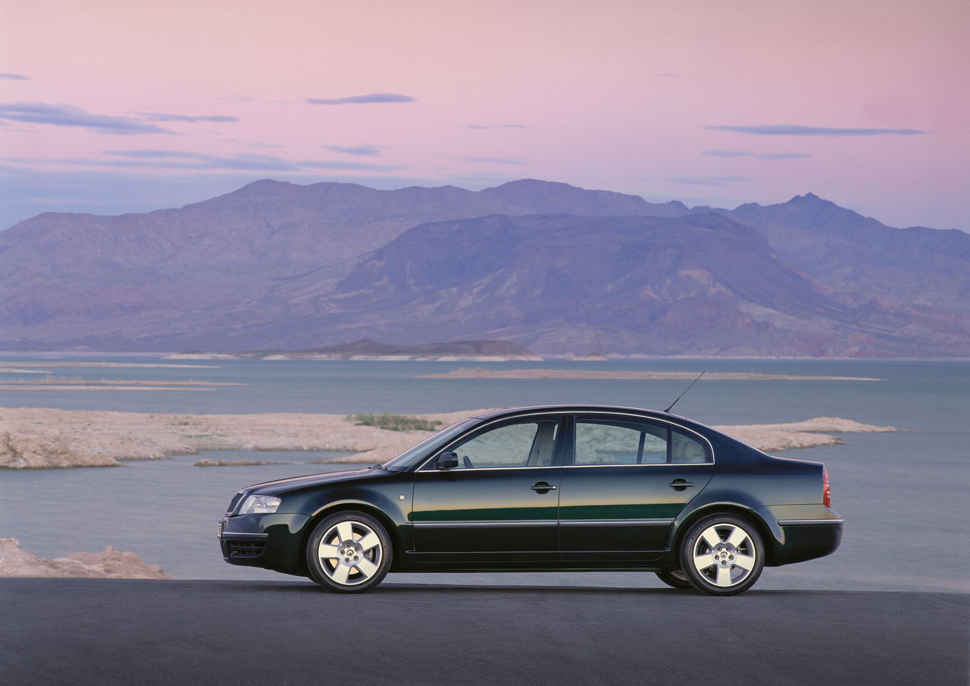The production figures underline the success of the ŠKODA SUPERB: The Czech automaker has produced around 900,000 of the first (photo), second and third generation of the brand’s flagship to date.