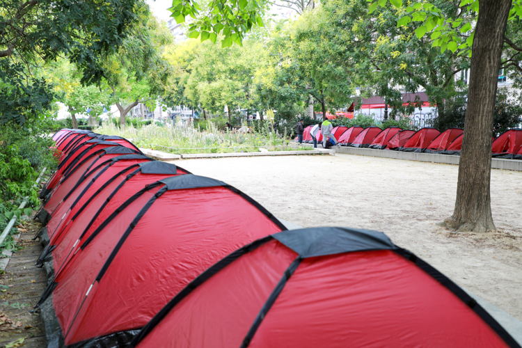 Five organisations have set up a campsite for approximately 100 unaccompanied minors in central Paris. Copyright: Nicolas Guyonnet/MSF