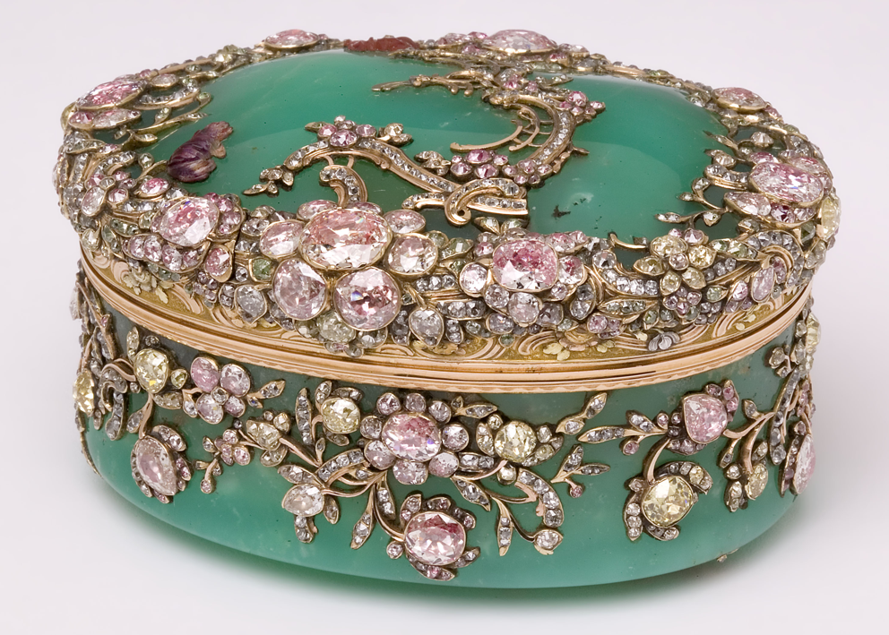 PM7_A jewelled gold and chrysoprase snuffbox, Berlin, ca.1765 (c) the Rosalinde and Arthur Gilbert Collection, on loa.jpg