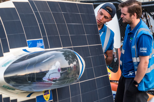 Spanning stijgt in Belgisch Solar Team door schade aan wagen