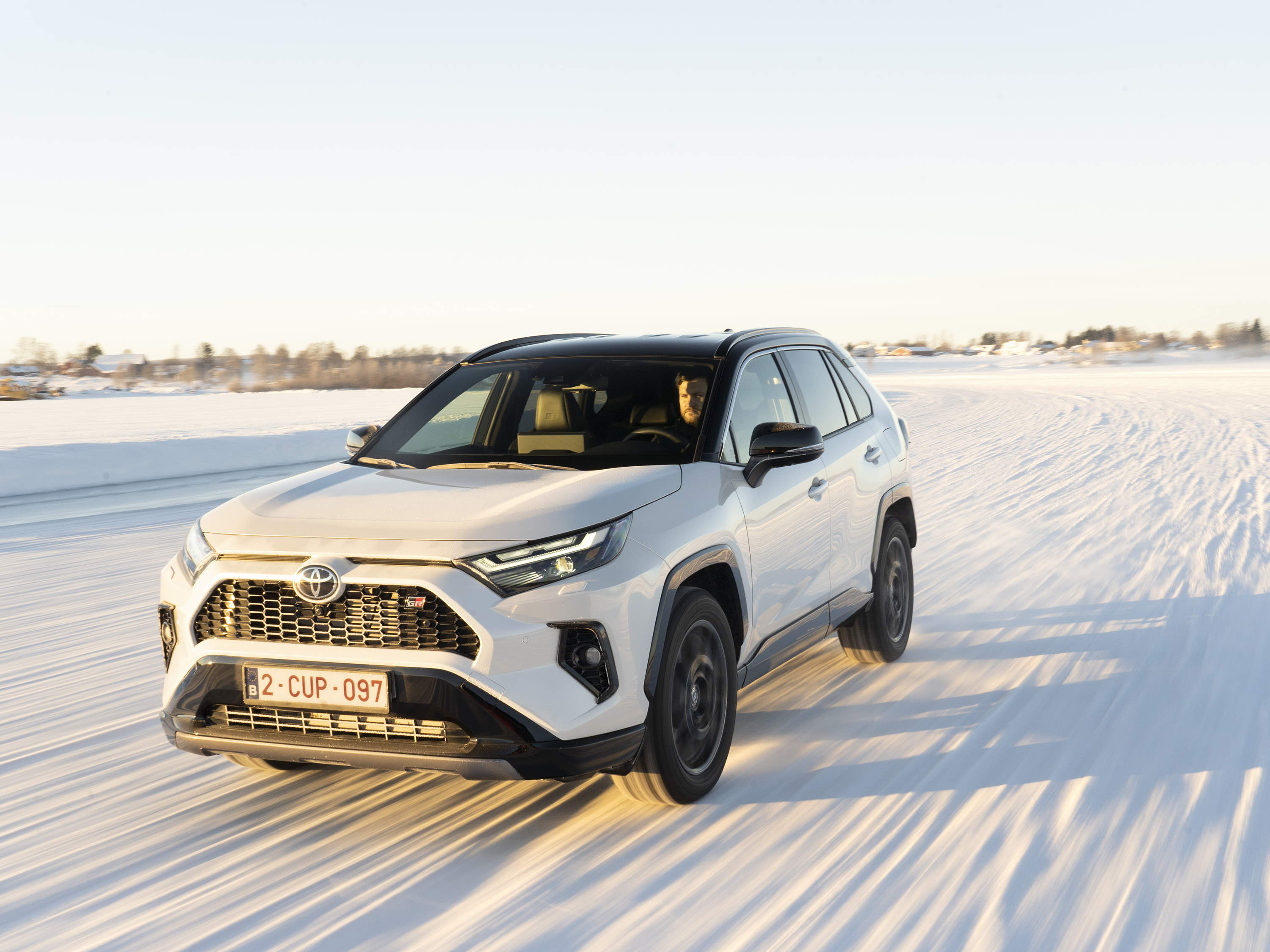La nouvelle finition GR SPORT confère au Toyota RAV4 une longueur d'avance